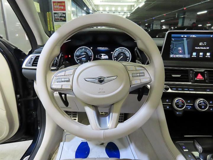 Genesis G70 SPORT 3.3T SPORT AWD Prestige 9