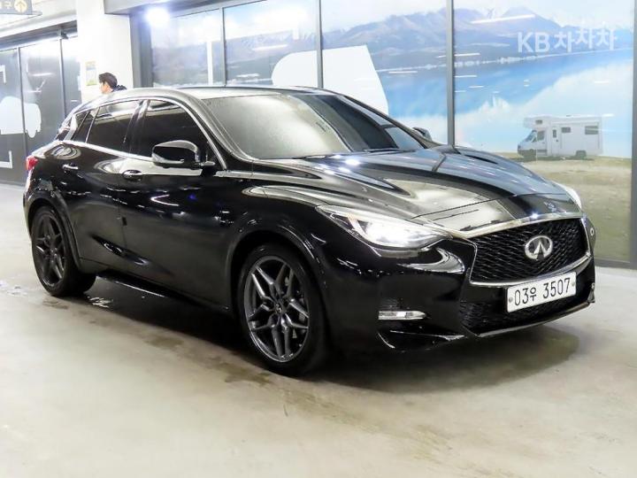 Infiniti Q30 2.0t Premium
