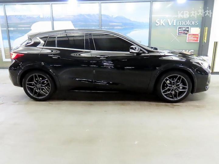 Infiniti Q30 2.0t Premium 4
