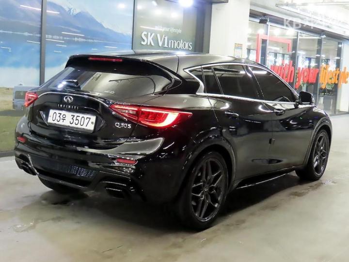 Infiniti Q30 2.0t Premium 5