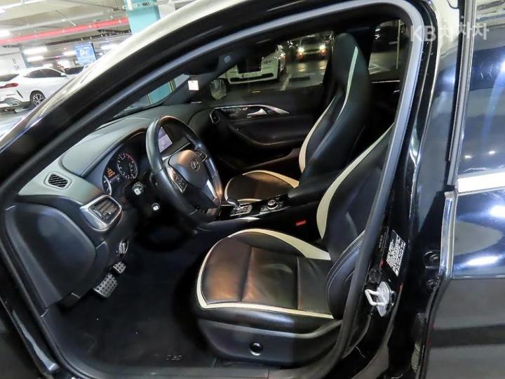 Infiniti Q30 2.0t Premium 7