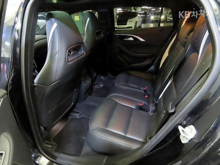 Infiniti Q30 2.0t Premium 8