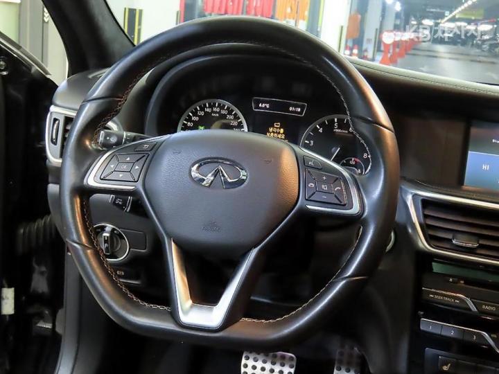 Infiniti Q30 2.0t Premium 9