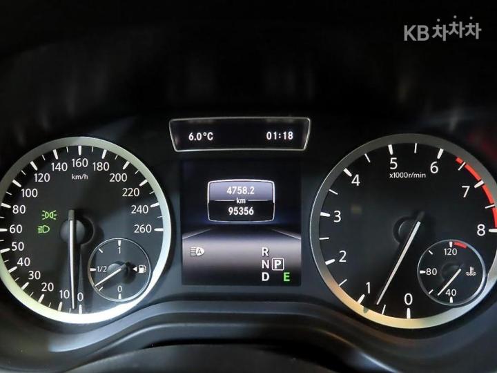 Infiniti Q30 2.0t Premium 10