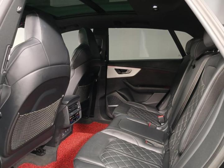 Audi Q8 3.0 55 TFSI Quattro Premium 9