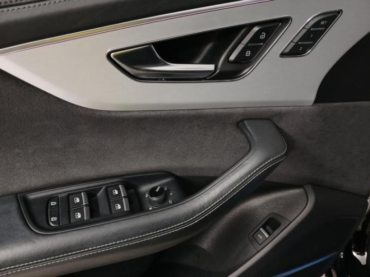 Audi Q8 3.0 55 TFSI Quattro Premium 10