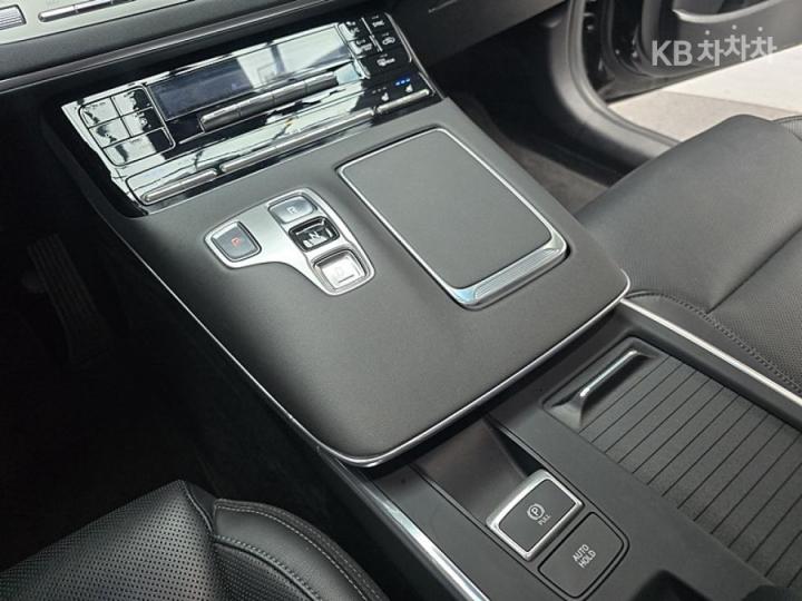 Hyundai Grandeur Hybrid 2.4 Premium Choice 9