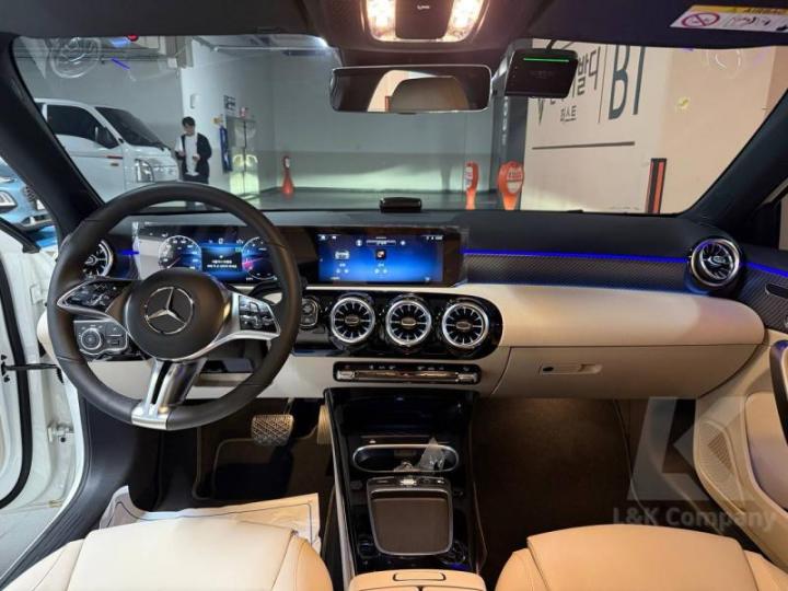 Mercedes-Benz A-Class W177 A220 Hatchback Base Type 7