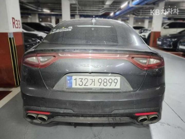 Kia Stinger 2.0 Turbo 2WD Platinum 4