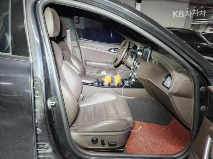 Kia Stinger 2.0 Turbo 2WD Platinum 8