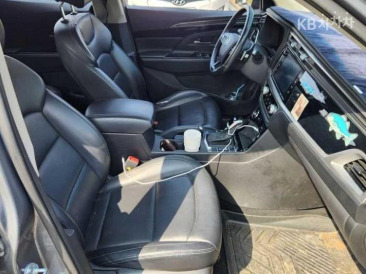 KG Mobility (Ssangyong) Korando Beautiful 1.6 Diesel 2WD Delight Plus 9