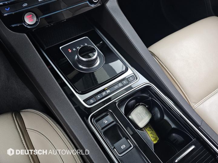 Jaguar F-PACE 20d PRESTIGE 10