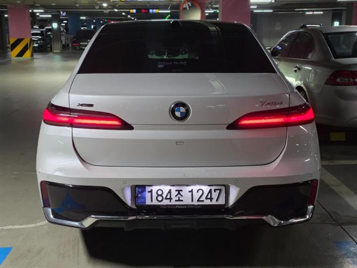 BMW 7 Series G70 740d xDrive M Sport Executive 4