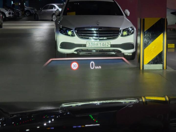 BMW 7 Series G70 740d xDrive M Sport Executive 9