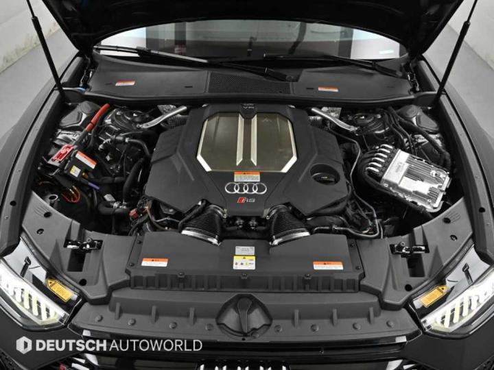 Audi RS6 C8 4.0 TFSI Avant Performance 7