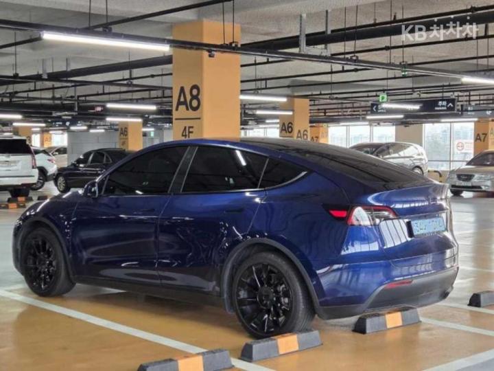 Tesla Model Y Long Range 3
