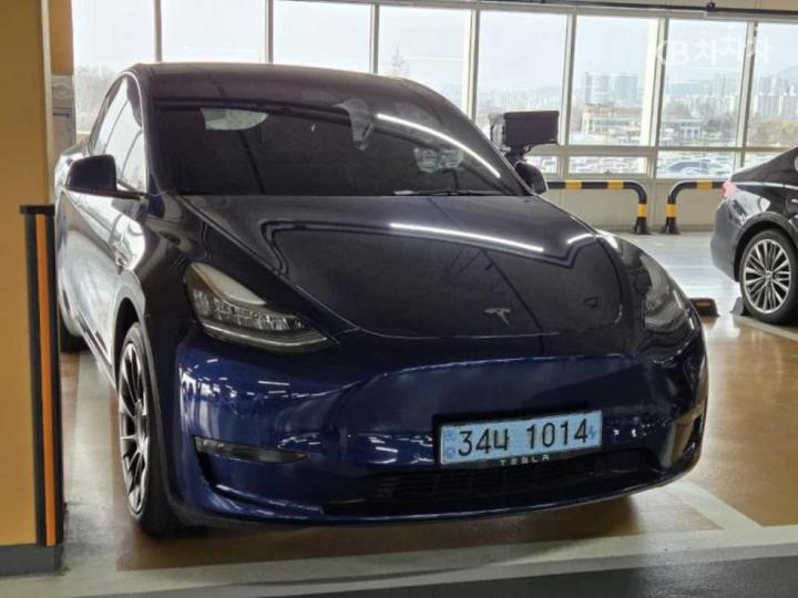 Tesla Model Y Long Range 4