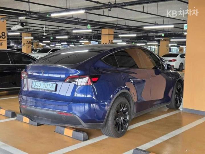 Tesla Model Y Long Range 5