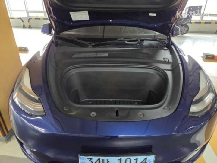 Tesla Model Y Long Range 6