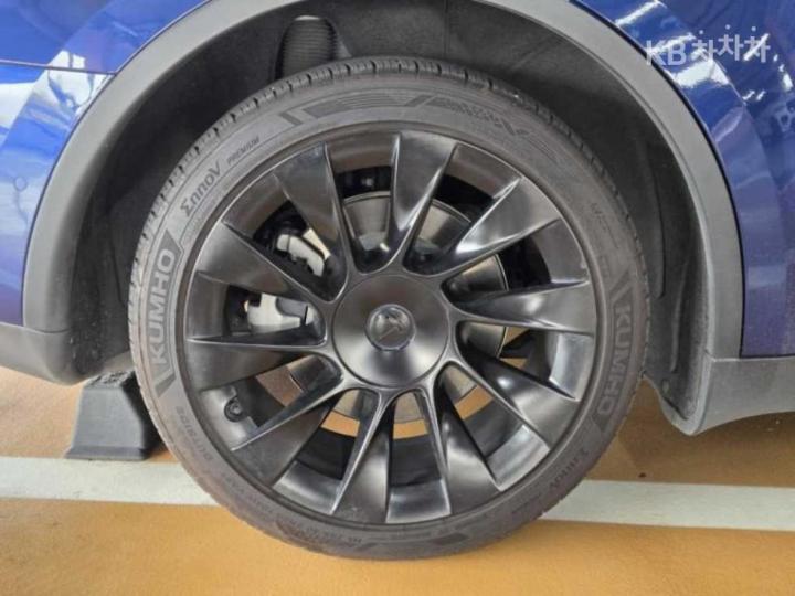 Tesla Model Y Long Range 7