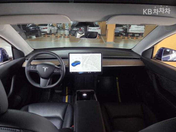 Tesla Model Y Long Range 8