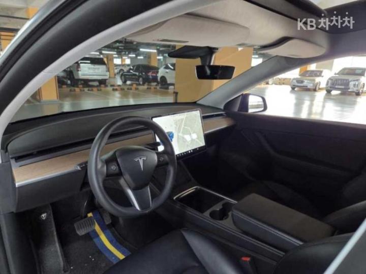 Tesla Model Y Long Range 10