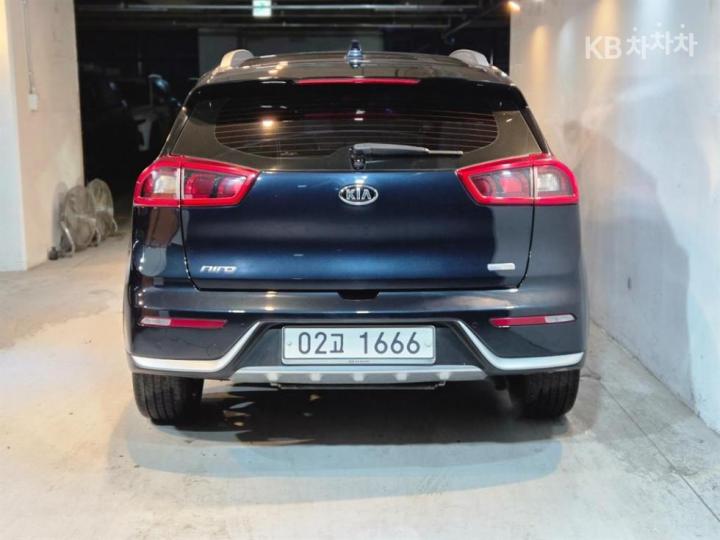 Kia Niro 1.6 Prestige 4