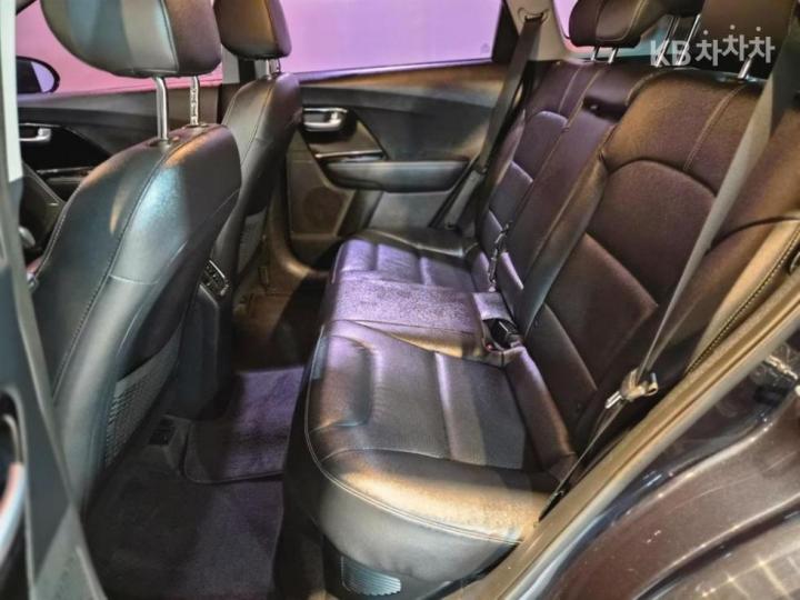 Kia Niro 1.6 Prestige 8