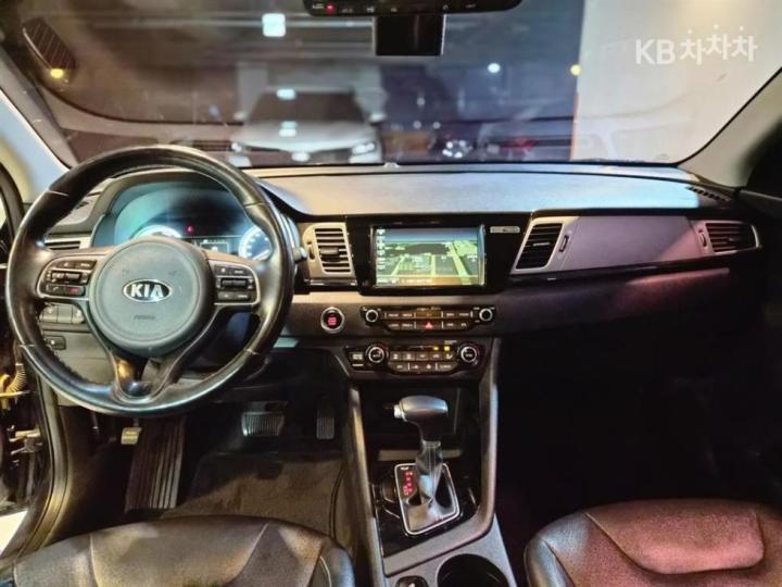 Kia Niro 1.6 Prestige 9