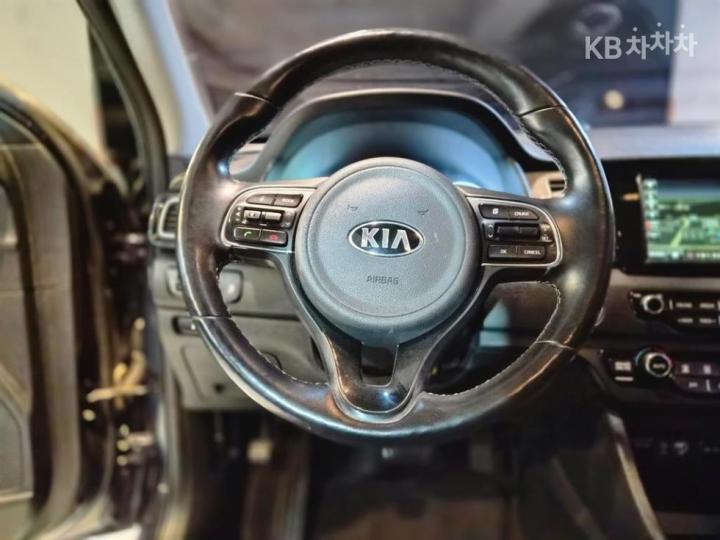 Kia Niro 1.6 Prestige 10