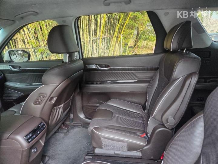 Hyundai Palisade 2.2 Diesel 2WD Calligraphy 7