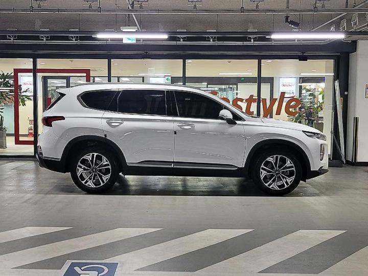 Hyundai Santa Fe TM Gasoline 2.0T 2WD Prestige 4