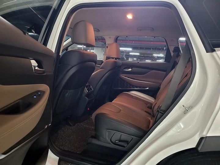 Hyundai Santa Fe TM Gasoline 2.0T 2WD Prestige 9