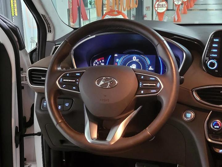 Hyundai Santa Fe TM Gasoline 2.0T 2WD Prestige 10