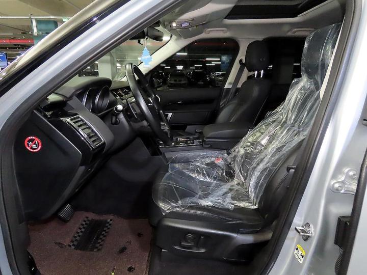 Land Rover Discovery 5 2.0 SD4 SE 7