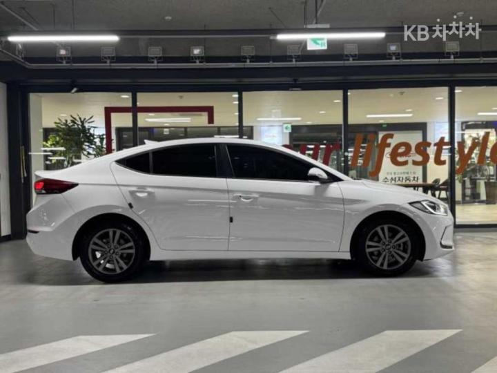 Hyundai Avante AD 1.6 GDi Smart Special 4