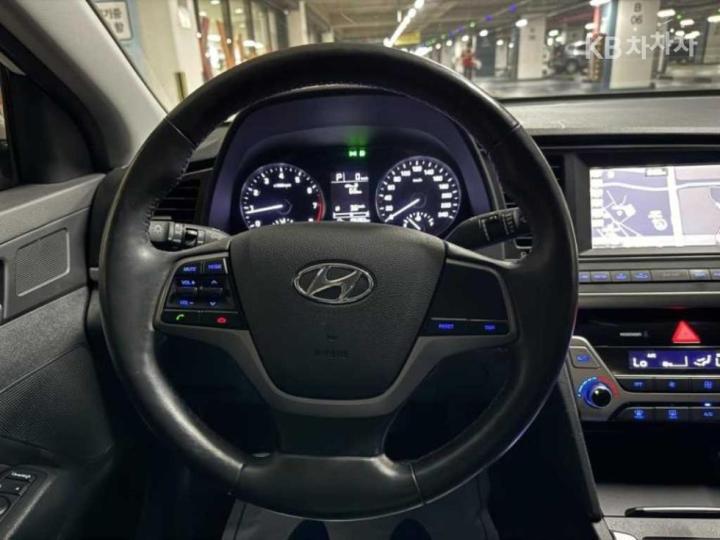 Hyundai Avante AD 1.6 GDi Smart Special 8