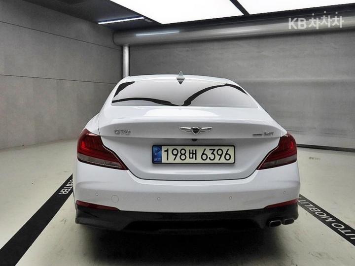 Genesis G70 2.0T AWD Supreme 4