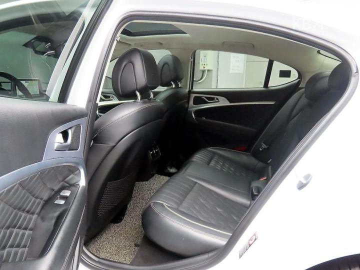 Genesis G70 2.0T AWD Supreme 7