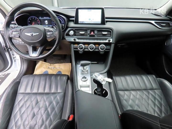 Genesis G70 2.0T AWD Supreme 8