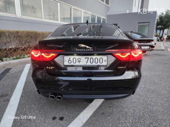 Jaguar XF 2.0d Portfolio 4
