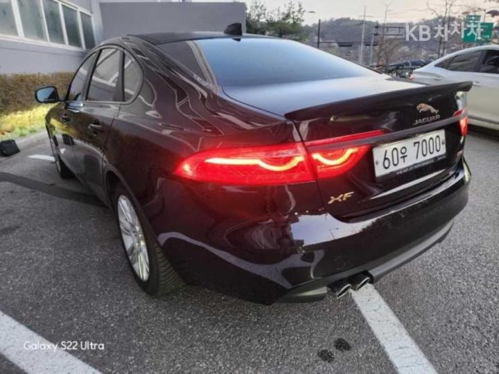 Jaguar XF 2.0d Portfolio 5