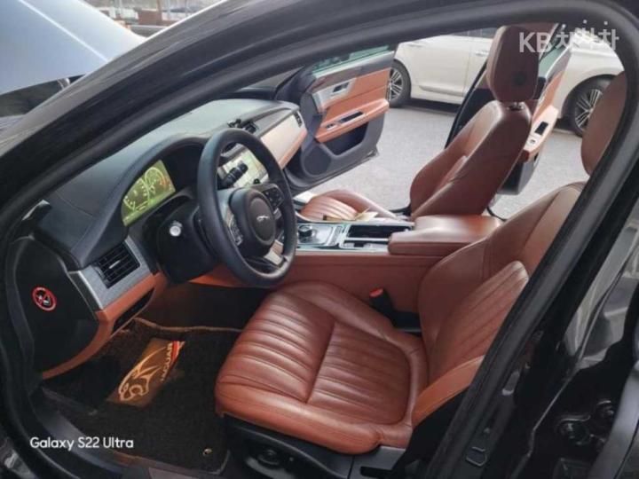 Jaguar XF 2.0d Portfolio 6