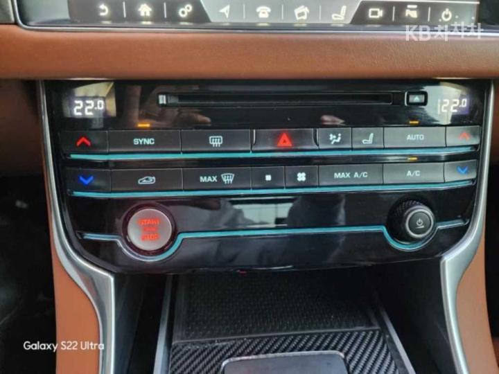 Jaguar XF 2.0d Portfolio 10