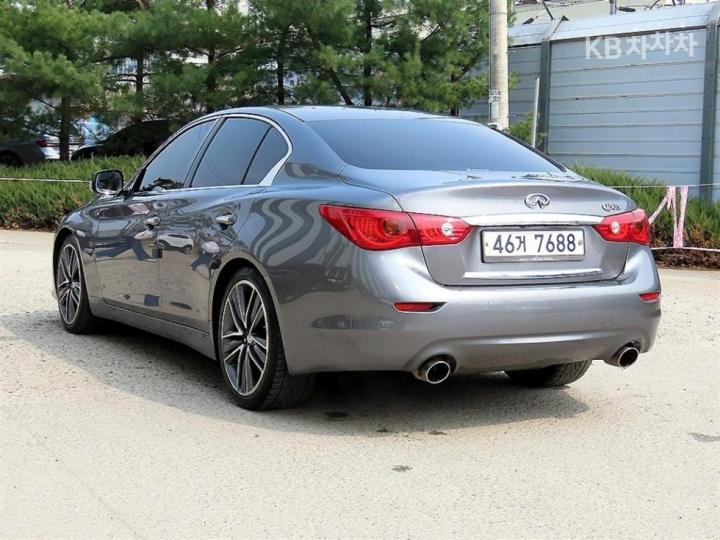 Infiniti Q50 3.5 S Hybrid Essence 4
