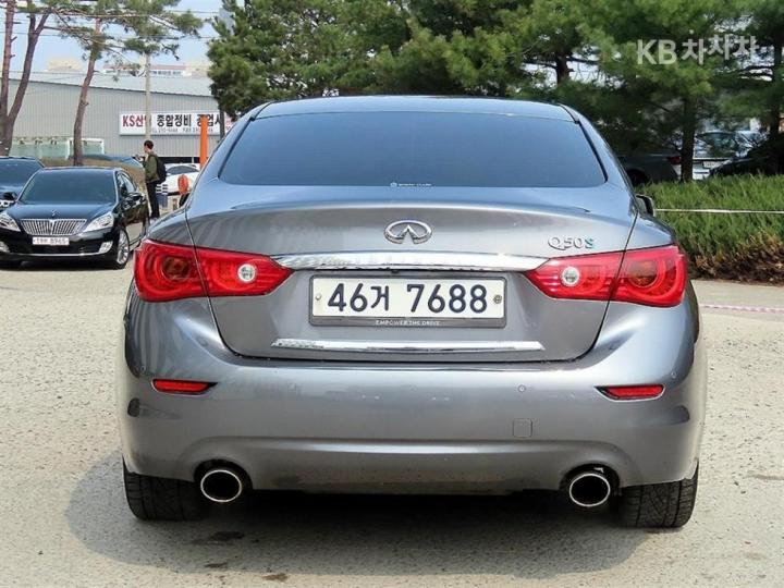 Infiniti Q50 3.5 S Hybrid Essence 5