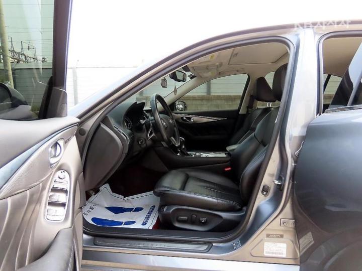 Infiniti Q50 3.5 S Hybrid Essence 6