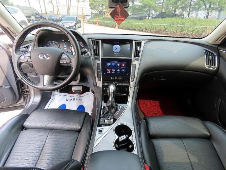 Infiniti Q50 3.5 S Hybrid Essence 8