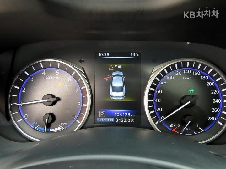 Infiniti Q50 3.5 S Hybrid Essence 10