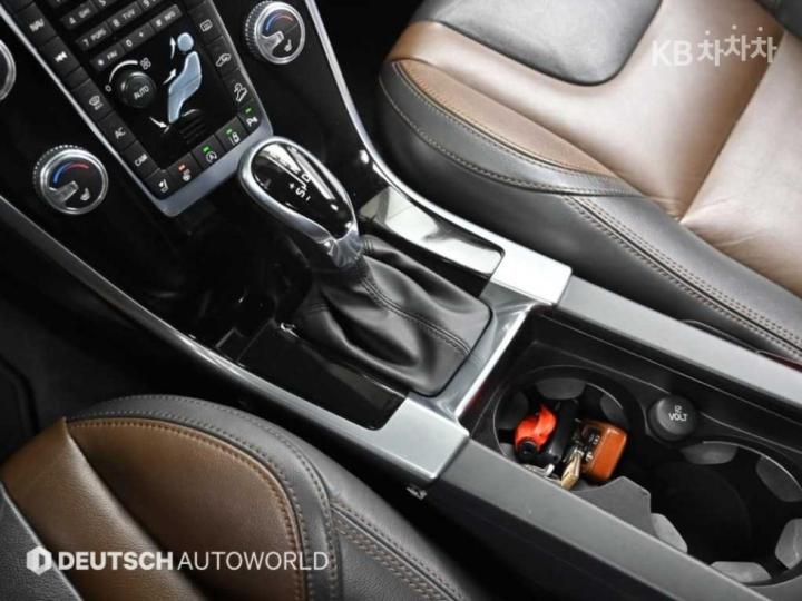 Volvo XC60 D5 2.4 10